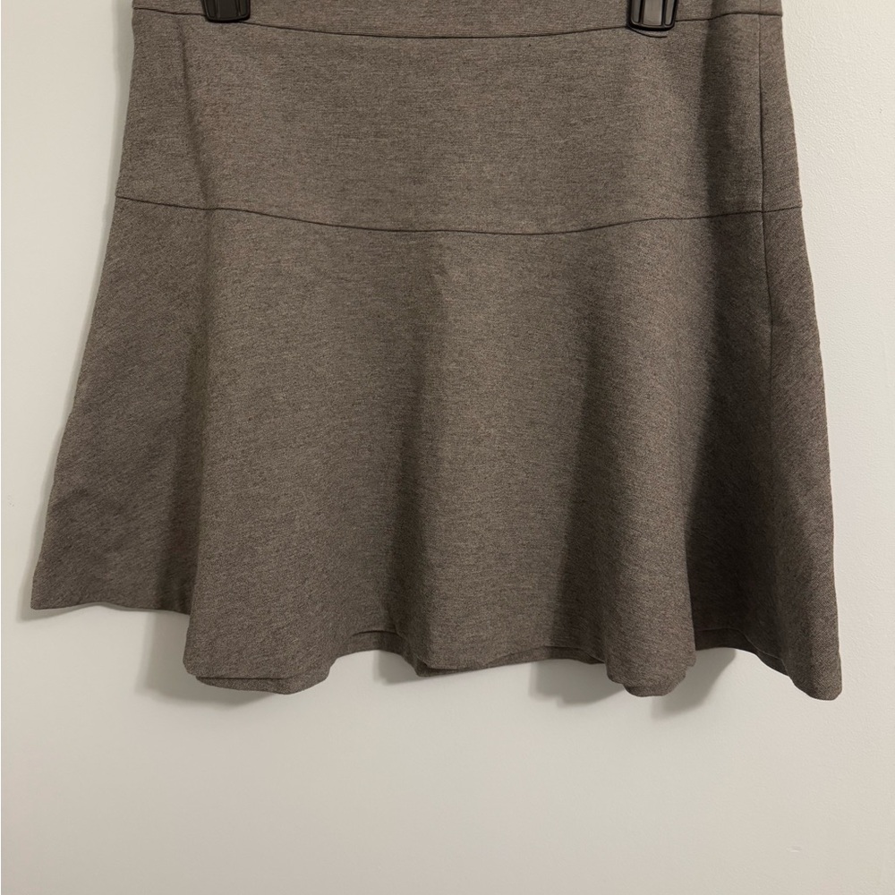 Banana Republic size 6 flounce gray skirt